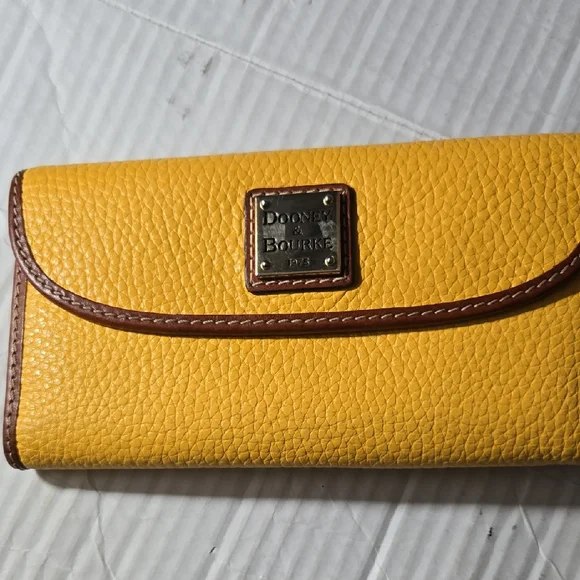 Dooney&bourke Wallet - Picture 1 of 7